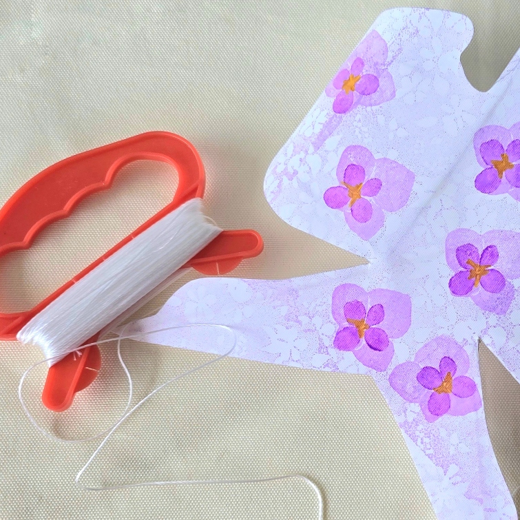 Get Crafty! &ndash; Kite Decorating and Assembly by Tippsyfingers