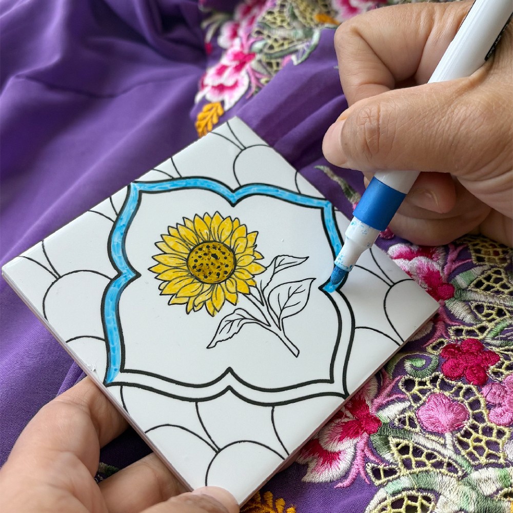 Get Crafty! &ndash; Sunflower Tile Colouring by The Intan