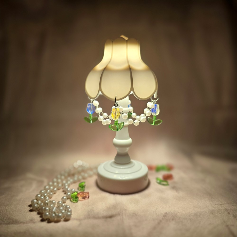 Get Crafty! - Tulip Lamp by Tippsyfingers