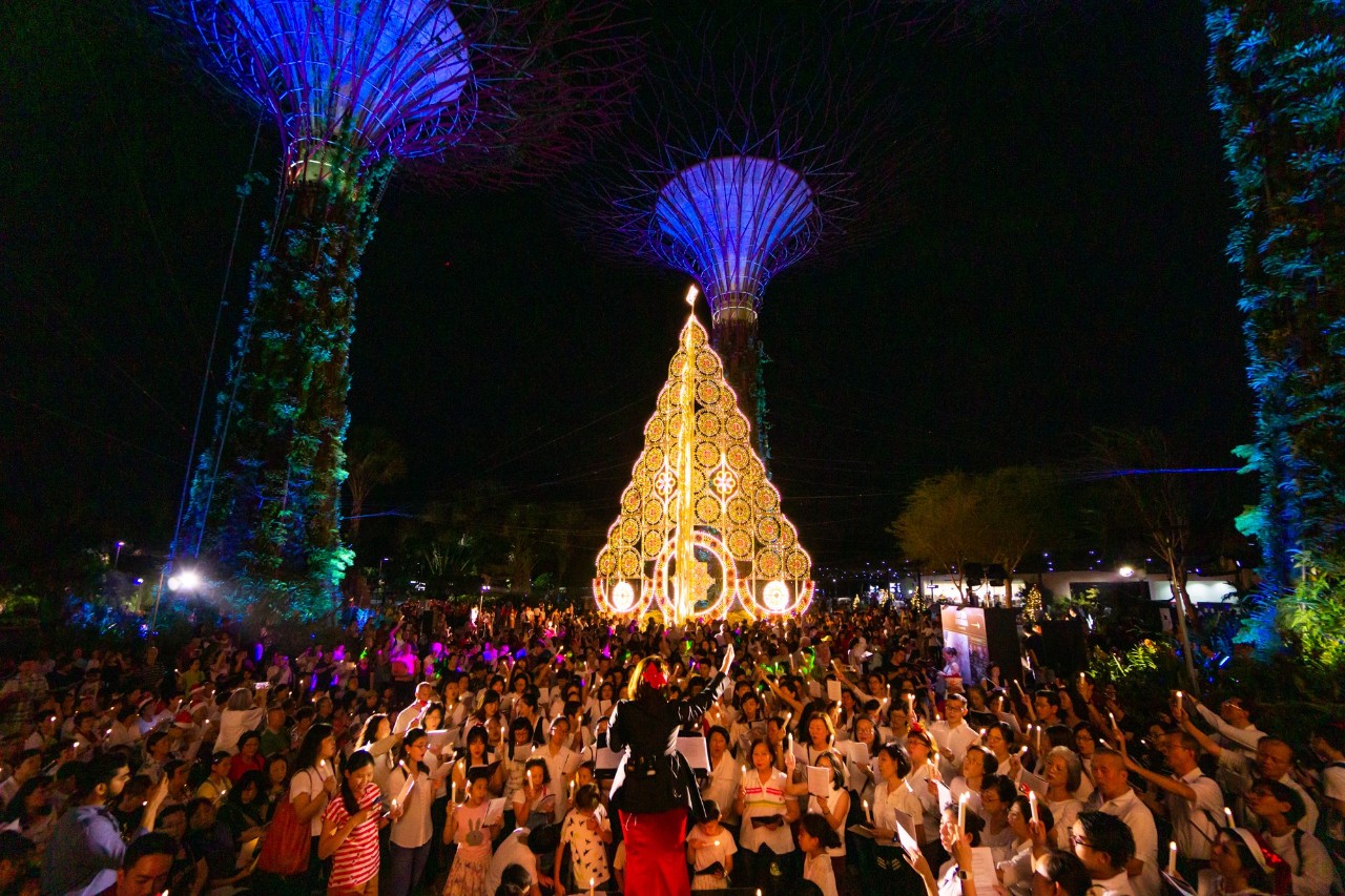 766 carollers joined hands to set a new record for Singapore’s largest street carolling under a 21-metre-tall golden Christmas tree