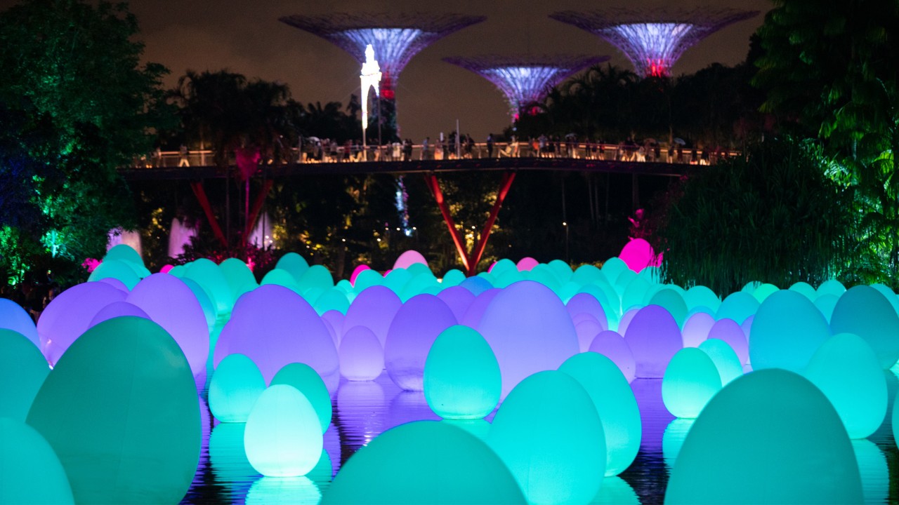 Autonomous Resonating Life on the Water and Resonating Trees – Dragonfly Lake, one of the outdoor exhibits of #futuretogether at Gardens by the Bay.