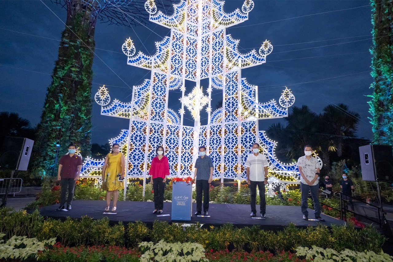 (From left) Singapore Tourism Board Deputy Chief Executive Yap Chin Siang, Blue Sky Events Pte Ltd Creative Director Sarah Martin, Mrs Heng Swee Keat, Deputy Prime Minister Heng Swee Keat, Gardens by the Bay Chairman Niam Chiang Meng and Gardens by the Bay CEO Felix Loh launching the Walk of Lights.