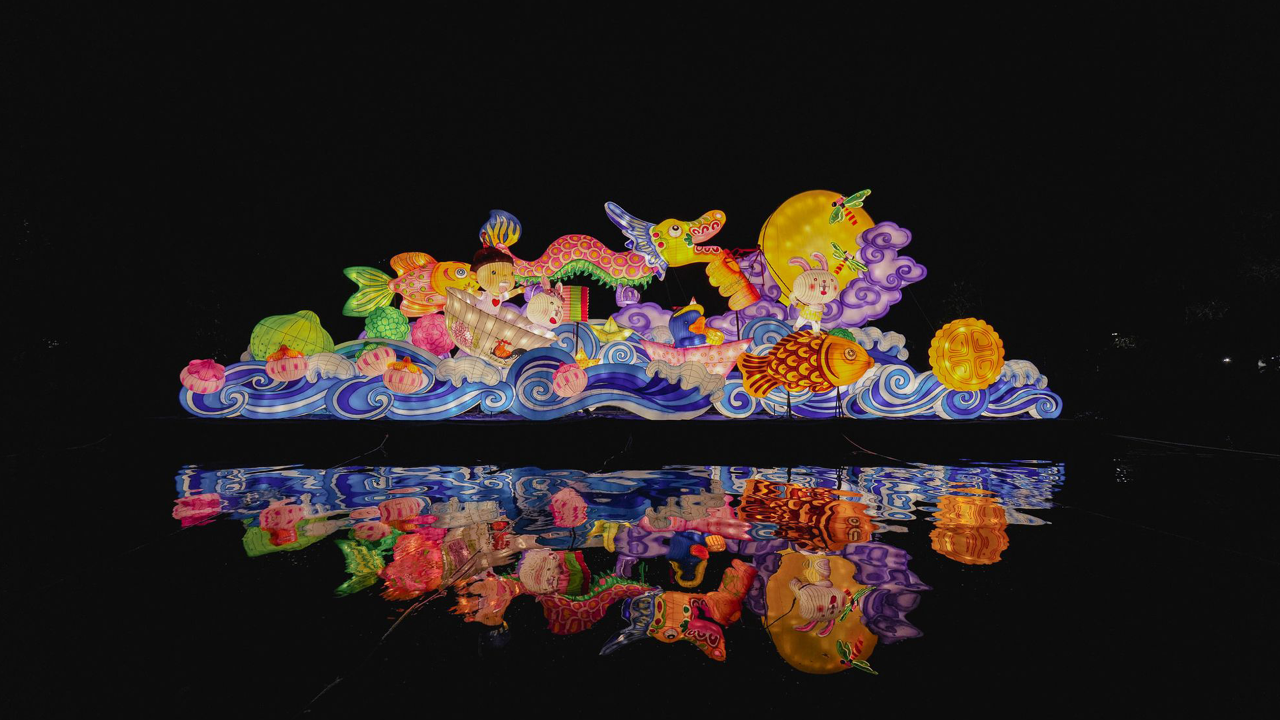 Designed by Singaporean illustrator Ah Guo (Lee Kow Fong) just for Gardens by the Bay's Mid-Autumn Festival, this 20m by 6m floating lantern set on Dragonfly Lake titled "Celebrations" contains over 23 traditional Mid-Autumn Festival elements. These include colourful cellophane lanterns and childhood treats like gem biscuits and piggy biscuits, while Ah Guo's beloved characters Kiddo, Momo, Xiao P, and the new rabbit Binbin make appearances too.