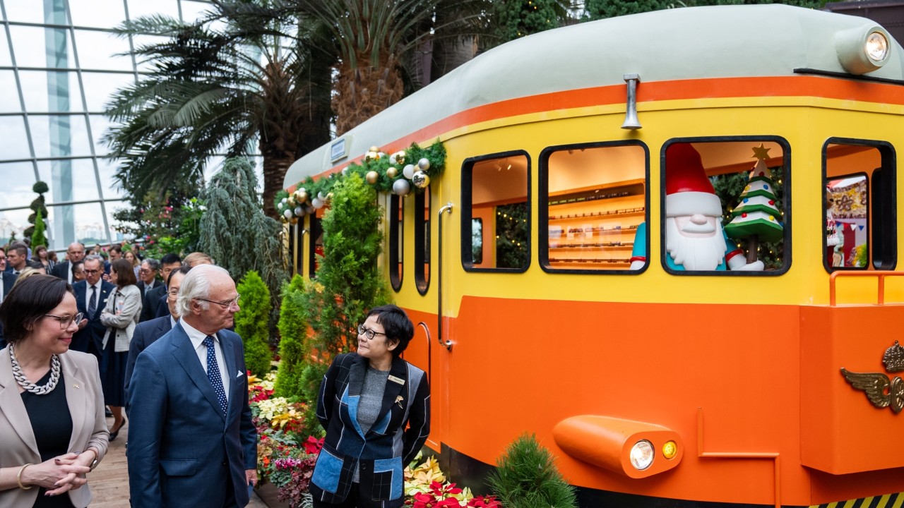 His Majesty King Carl XVI Gustaf of Sweden (centre) had a sneak preview of a part of Gardens by the Bay’s upcoming Christmas Train Show floral display, where a recreation of a Swedish railbus is featured.
