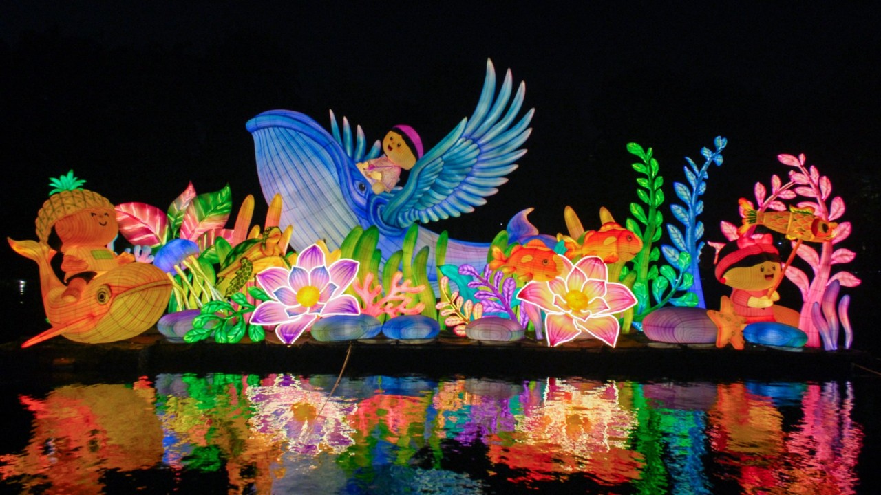 The Voyage on Dragonfly Lake is the largest lantern set measuring 20m across and 6m in height.