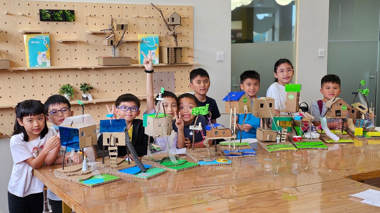 Build a mini treehouse