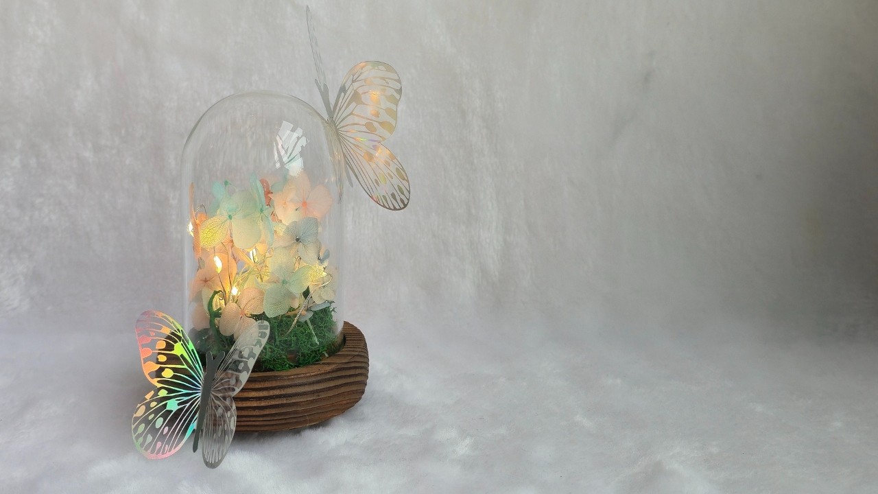 Get Crafty! – Mini Hydrangea Flowerhead in Glass Dome by Oak & Willow